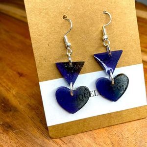 Heart purple/black dangling earrings